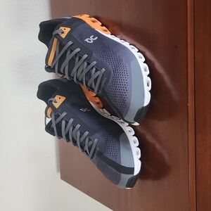 ON Cloudflow 3 Black/Turmeric size 12..mint condition
